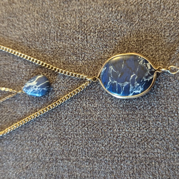 Earrings and necklace - Picture 3 of 4